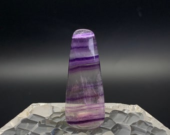 Natürlicher farbloser violetter Fluorit – Freiform-Cabochon 47 mm – China