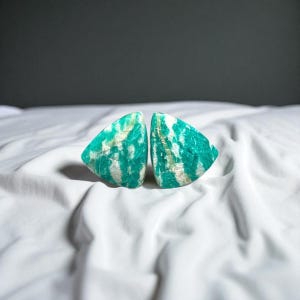 Pair of Natural Amazonite Cabochons – Green and White – Troidium Shape 16 mm – Handmade – Russia – Ref. APV35