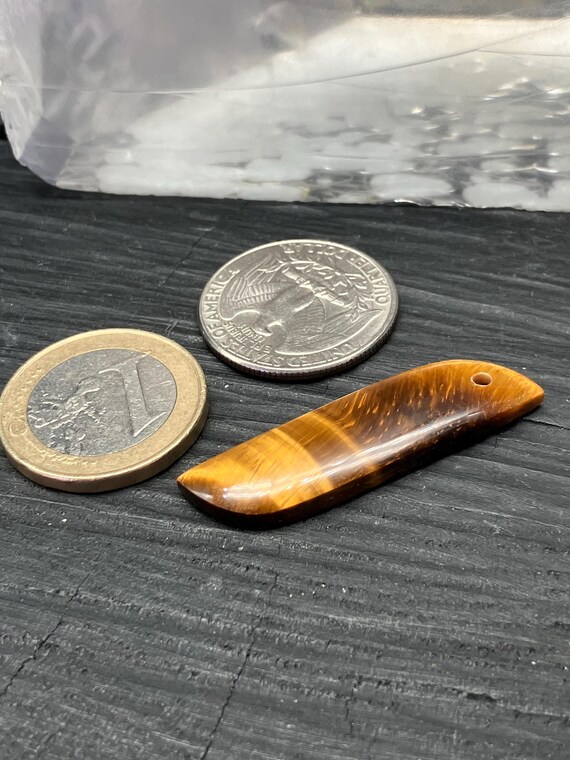 天然タイガーアイ ドリルドカボション – フリーフォーム – 39 mm