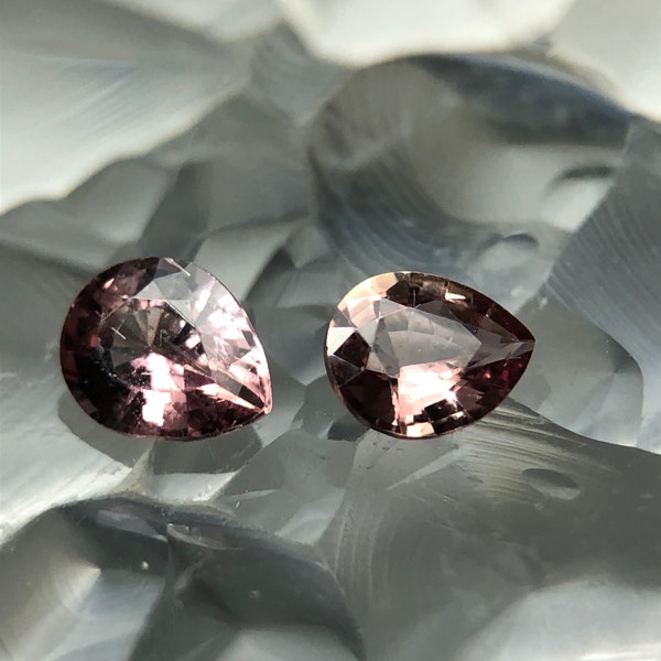 Paire saphir brun rose non chauffée- Forme poire facette - 4.9x3.9MM - 0.76 carat - Mine Ilakaka, Madagascar