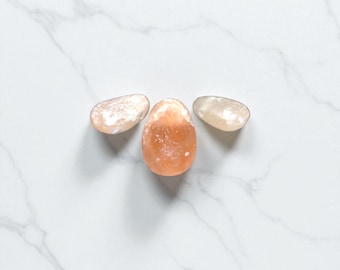 Orange Selenite Drilled Stone – 25 mm – Natural Stone from Morocco – Hand Rolled & Polished – Comes with Cord – Ref. SESE1