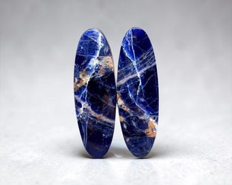 Paar natuurlijke blauw-witte sodaliet cabochons – Langwerpige ovale vorm 29 mm – Hoge kwaliteit – Waarschijnlijk afkomstig uit Brazilië – Ref. BSB3