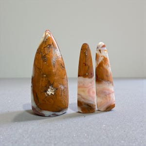 Set med naturliga breccierade jaspis-cabocher – brun & vit trio – Indonesien – handgjorda – Ref. SJB02