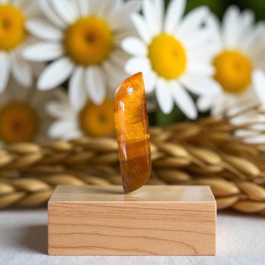 天然タイガーアイ ドリルドカボション – フリーフォーム – 39 mm