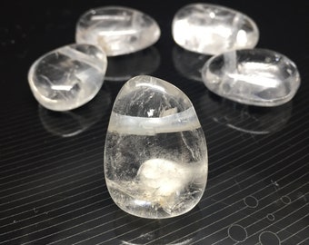 天然ロッククリスタル穴あき石 – タンブル加工・研磨済み形状 25mm