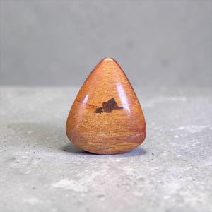 Natural Marra Mamba tiger's eye cabochon – Triangular shape – 27 mm – Mount Brockman, Australia – Handmade – Ref. OTM27