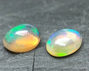 Pair of Multicolored Noble Opals – Oval Cabochon Cut – 1.02 Carat – 7.1 x 5.1 mm – Mezzezo Region, Ethiopia – Ref. OPN1