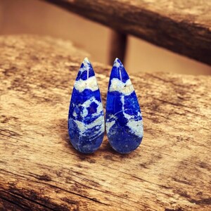 Pair of natural lapis lazuli cabochons – Freeform – 27 mm – Pitawak, Badakhshan, Afghanistan – Handmade – Ref. 2LB1 image 4