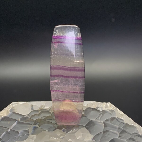 Fluorite transparent violet naturelle - cabochon forme libre 51 MM - Chine