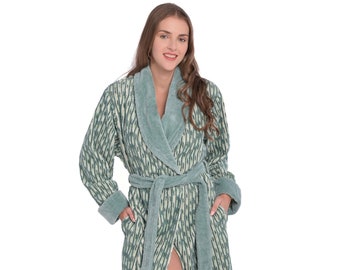 Chenille Robe with Vine Floral Embroidered On Neck Bathrobe Gowns Vintage Chenille Robe with Vine Floral Embroidered On Neck Bathrobe Gowns Vintage