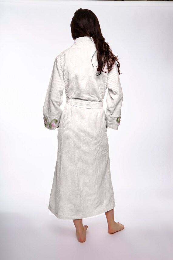 Chenille Robe with Vine Floral Embroidered On Neck Bathrobe Gowns Vintage Chenille Robe with Vine Floral Embroidered On Neck Bathrobe Gowns Vintage
