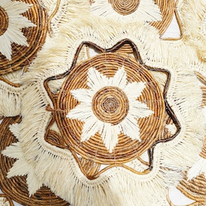 Dekoracja ścienna z frędzlami w gwiazdki, Naturalna dekoracja ścienna, Boho wisząca dekoracja ścienna, Naturalna dekoracja boho z frędzlami, Rustykalna dekoracja, Boho ścienny kosz