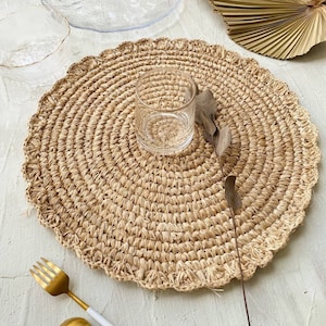Tovagliette in rafia naturale con capesante, tovagliette in rafia boho con fiori, tovagliette in rafia e sottopiatto, tovagliette per tavolo rotondo, tovagliette in rafia