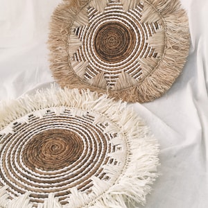 Bohemian Wall Fringe basket made from banana bark in the middle and white seagrass, with raffia fringe. Available in 2 color raffia fringe, natural and bleach raffia. Comes with 50cm or 19.7 inch including Fringe.