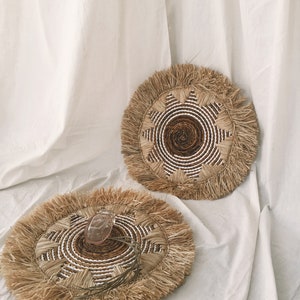 Bohemian Wall Fringe basket made from banana bark in the middle and white seagrass, with raffia fringe. Available in 2 color raffia fringe, natural and bleach raffia. Comes with 50cm or 19.7 inch including Fringe.