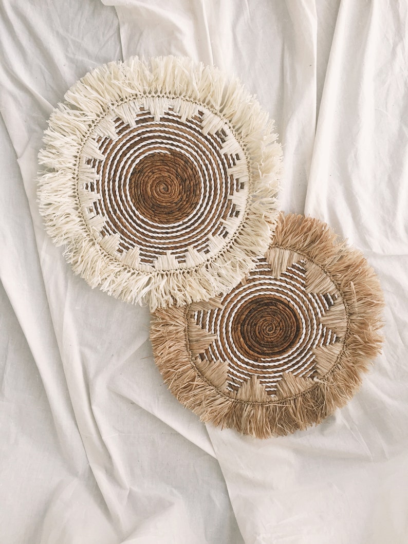 Bohemian Wall Fringe basket made from banana bark in the middle and white seagrass, with raffia fringe. Available in 2 color raffia fringe, natural and bleach raffia. Comes with 50cm or 19.7 inch including Fringe.