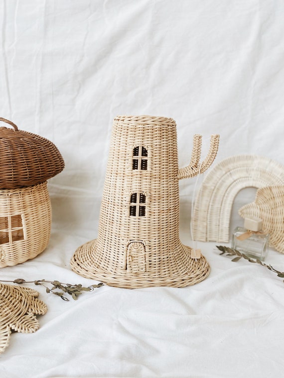 Decorating with Straw Hats - The Wicker House