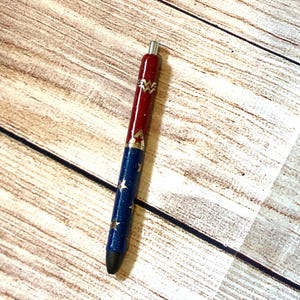 Héros de l'errance | Stylo personnalisé | Super-héros | cadeau | Fan de super-héros | Femmes | cadeau pour elle | Stylo personnalisé | Stylo pailleté