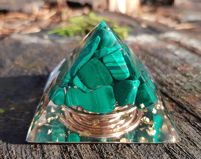 Orgonite orgone Pyramid, Malachite and 24k gold, reiki infused, health, wealth, protection, love, magic amulet, charm