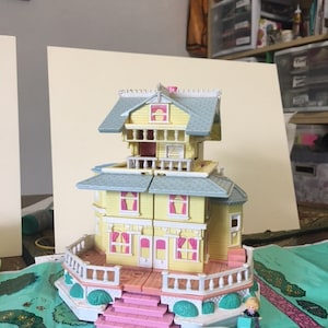 1995 Polly Pocket Yellow Club House 1994 Polly Pocket Purple Mansion Town Mat and Pets LOT