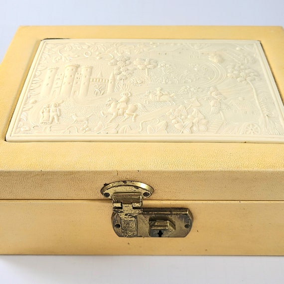 Vinyl Jewelry Box With Celluloid Bakelite Medieval Scene Lid Etsy