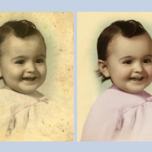 Op de afbeelding: Een gecoloriseerde foto van een jong kind dat lacht, met een roze jurk aan. De originele foto is vervaagd en heeft zichtbare ouderdomsvlekken.