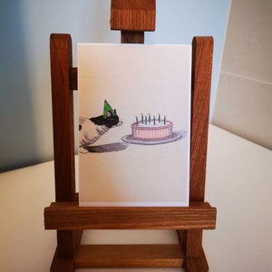 Chat de joyeux anniversaire et carte de gâteau