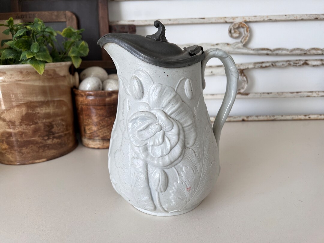 Pichet En Verre Ancien Avec Couvercle En Étain – Décor Rétro