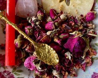 Aphrodite's Apple Love Spell Set: Anointing Oil, Rose Quartz & Tea