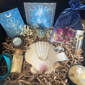 Full & New Moon Ritual Box Subscription. Lunar Spell Kits • Witchcraft Esbat Box • Astrology Aligned Moon Magick for the Cosmically Inclined