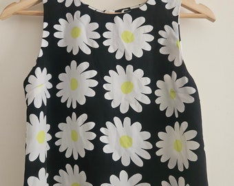 Monochrome black and white daisy flower floral print mod hippie tunic top blouse UK 8