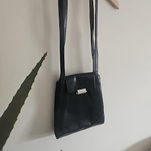 Schwarze Vintage Leder Messenger Umhängetasche mit langem Riemen
