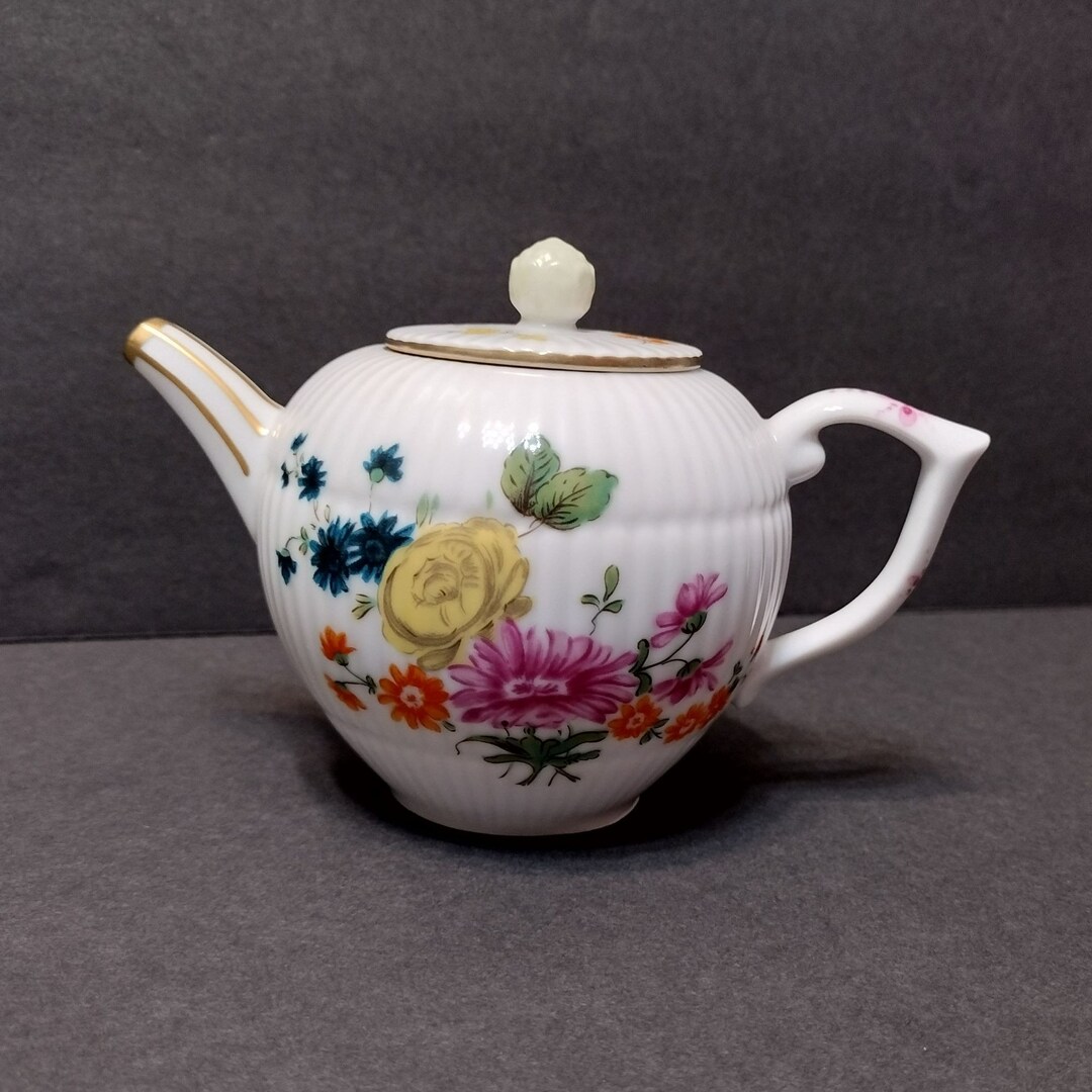 Miniature Teapot, Franklin Mint, Victoria and Albert Museum
