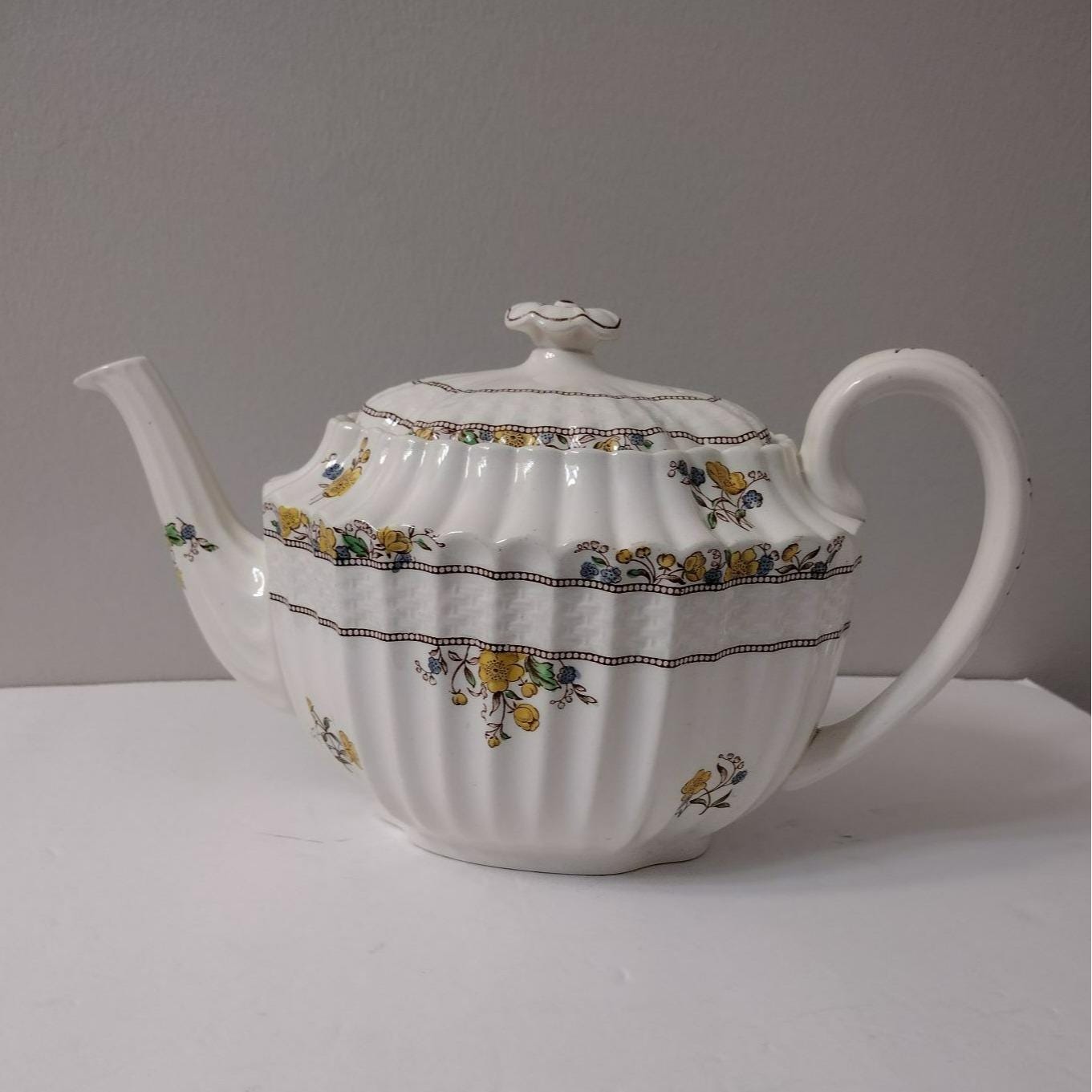 Spode Buttercup Teapot Vintage Copeland 2/7873 Scalloped Floral