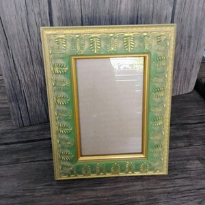 Vintage Green & Gold Ornate Picture Frame With Embossed Leaf Pattern 5x7 Photo