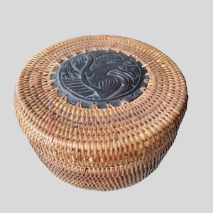 Vintage Handcrafted Indonesian Rattan and Wood Basket Box With Carved Wood Lid, Dayak Medicine Pot, Borneo, Folk Art, Tribal Art, Indonesia