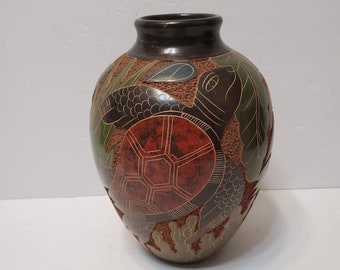 Etched Ceramic Vase from Costa Rica, Sgraffito, Turtle Design, 8 inch Vase, Folk Art, Art Pottery, Central American, Costa Rican Pottery
