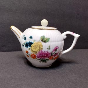 Fürstenberg fint porslinsblommigt tekanna med gulddetaljer Victoria & Albert Museum design 1985 Franklin Mint utgåva