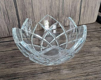 Vintage Mikasa Crescendo Kristallschale, Lotusblumenlilienform 6 "rund, eleganter Glasakzent