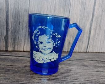 Taza Shirley Temple de cristal azul cobalto estilo Depression Cup, de Wheaties Cereal Hazel Atlas, de 10 cm (4 pulgadas), vintage, coleccionable.