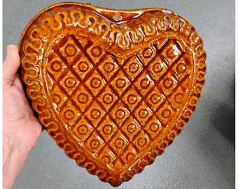 Molde decorativo de cerámica alemana vintage con forma de corazón para hornear, decoración de pared esmaltada en marrón