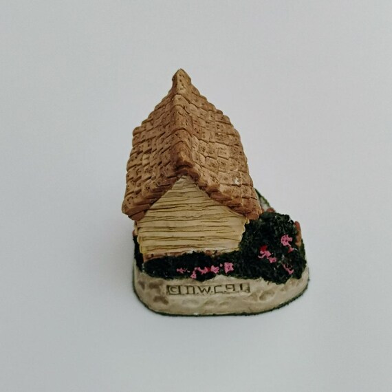 Vintage David Winter Cottage Figurine, 90s Collectible, Miniature