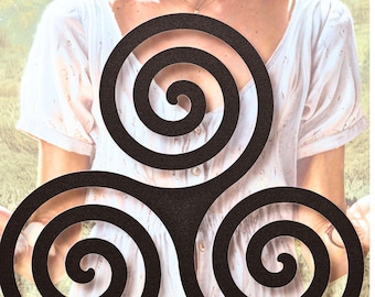 Triskelion Celtic Wall Art: Irish Knot Design (Metal Decor)