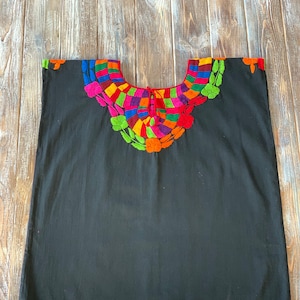 Hand bestickte Bluse / schwarze Bluse / Cinco de Mayo / mexikanische Kleidung