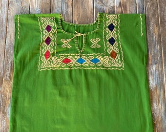 Hand embroidered blouse/ Mexican clothing/ cinco de mayo/ Mexican clothing/ Mexican embroidered/ handmade clothing/ comfort clothing/elegant