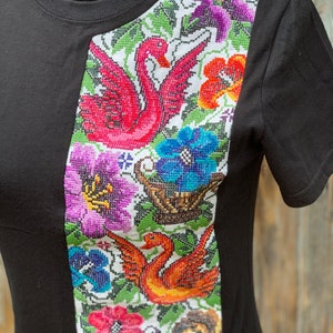 Woman T-shirt woman’s embroidered T-shirt punto de Cruz T-shirt Mexican embroidered Mexican clothing, floral clothing