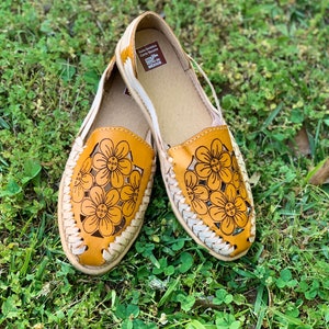 Mexican huaraches / leather huaraches / flowers huaraches / huaraches de piel / huaraches con flores