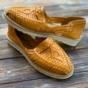 Woman’s huaraches- handmade huaraches- comfortable huaraches- Mexican huaraches- Mexican sandals- leather huaraches- size 6