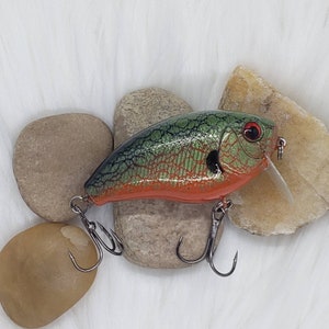 Can you use nail polish to paint fishing lures? Painting with a