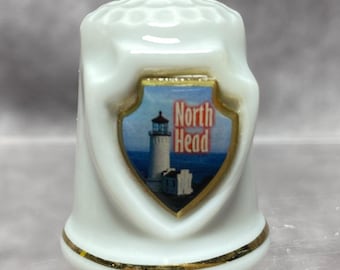 ミネソタ州のお土産、金の縁取りと州地図のデザインが施された磁器の